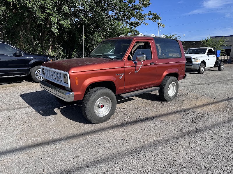 Peque's Auto Mechanic in Dallas